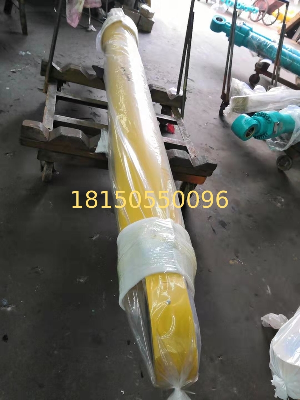 707-01-XP210 komatsu PC800-8, PC800SE, PC850-8, PC850SE boom cylinder  RH tube ID200 stroke 1950mm